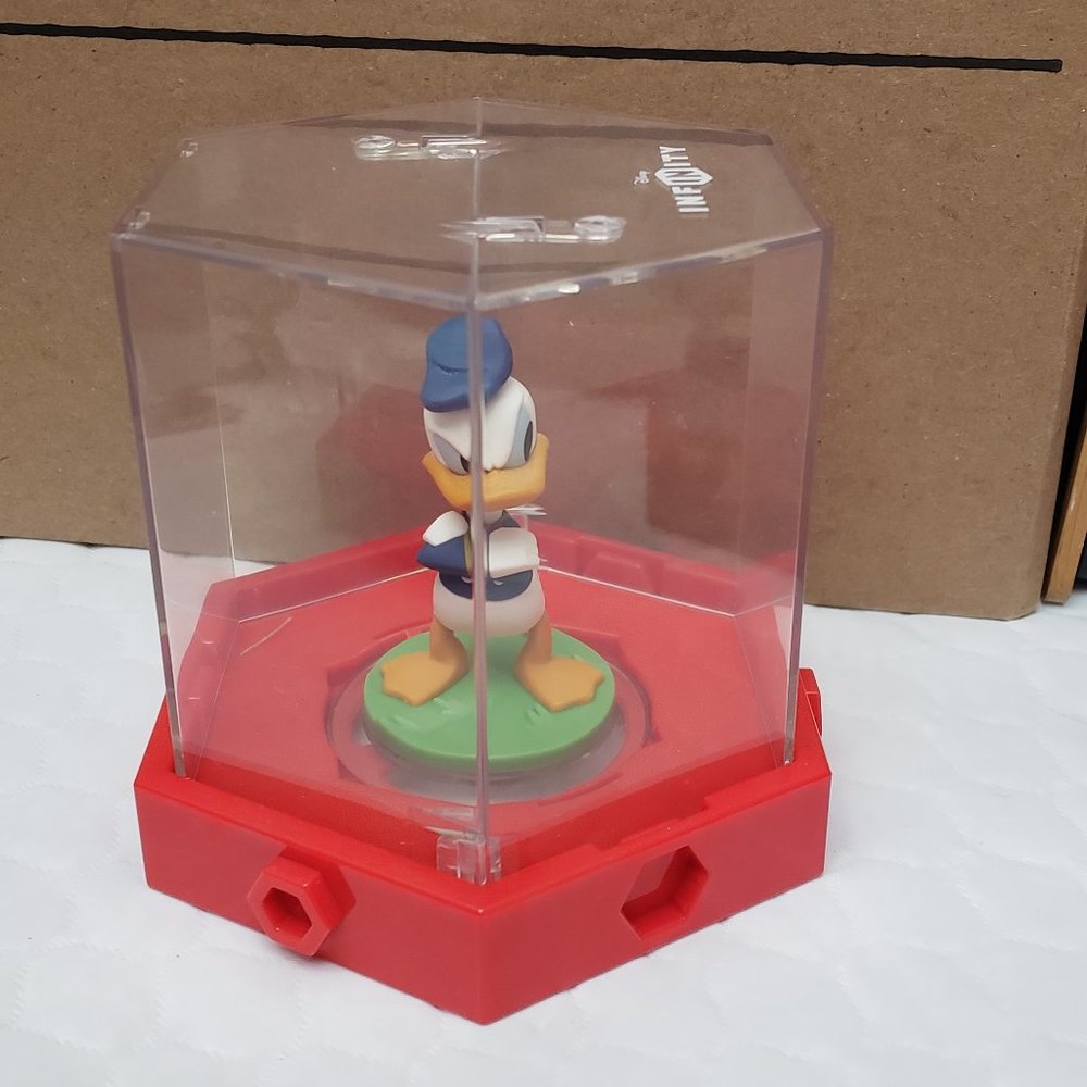 Disney Infinity Donald Duck Figure With Display Case